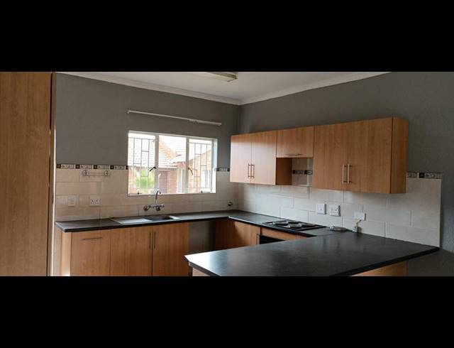 3 BEDROOM TOWNHOUSE FOR SALE IN GROBLERPARK